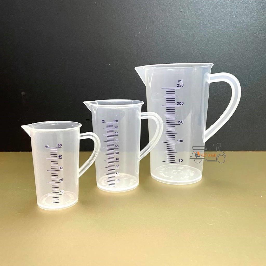 Ly / Ca ĐONG ĐỊNH LƯỢNG, PHA CHẾ 3 dung tích 50, 100, 250 ml. Chất liệu NHỰA DÀY, VẠCH ĐỊNH LƯỢNG IN ĐẬM