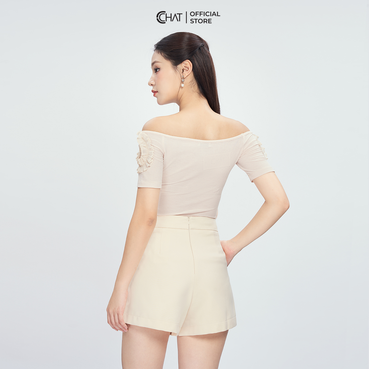 Áo Thun  Kiểu Trễ Vai Phối Bèo Dáng Ôm Chất Vải Mềm Mịn Co Giãn 4 Chiều 13TNC8002OT