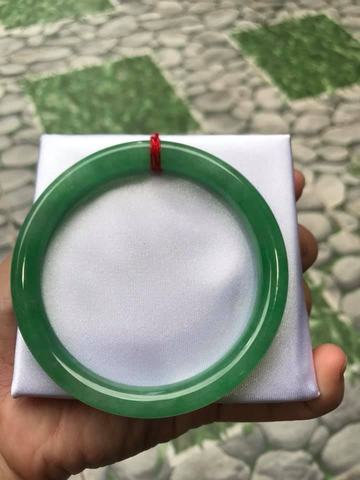 Vòng Cẩm Thạch Xanh Lý Đẹp 59mm x 8mm nữ mạng Mộc mạng Hỏa 57kg - 69kg đeo ạ