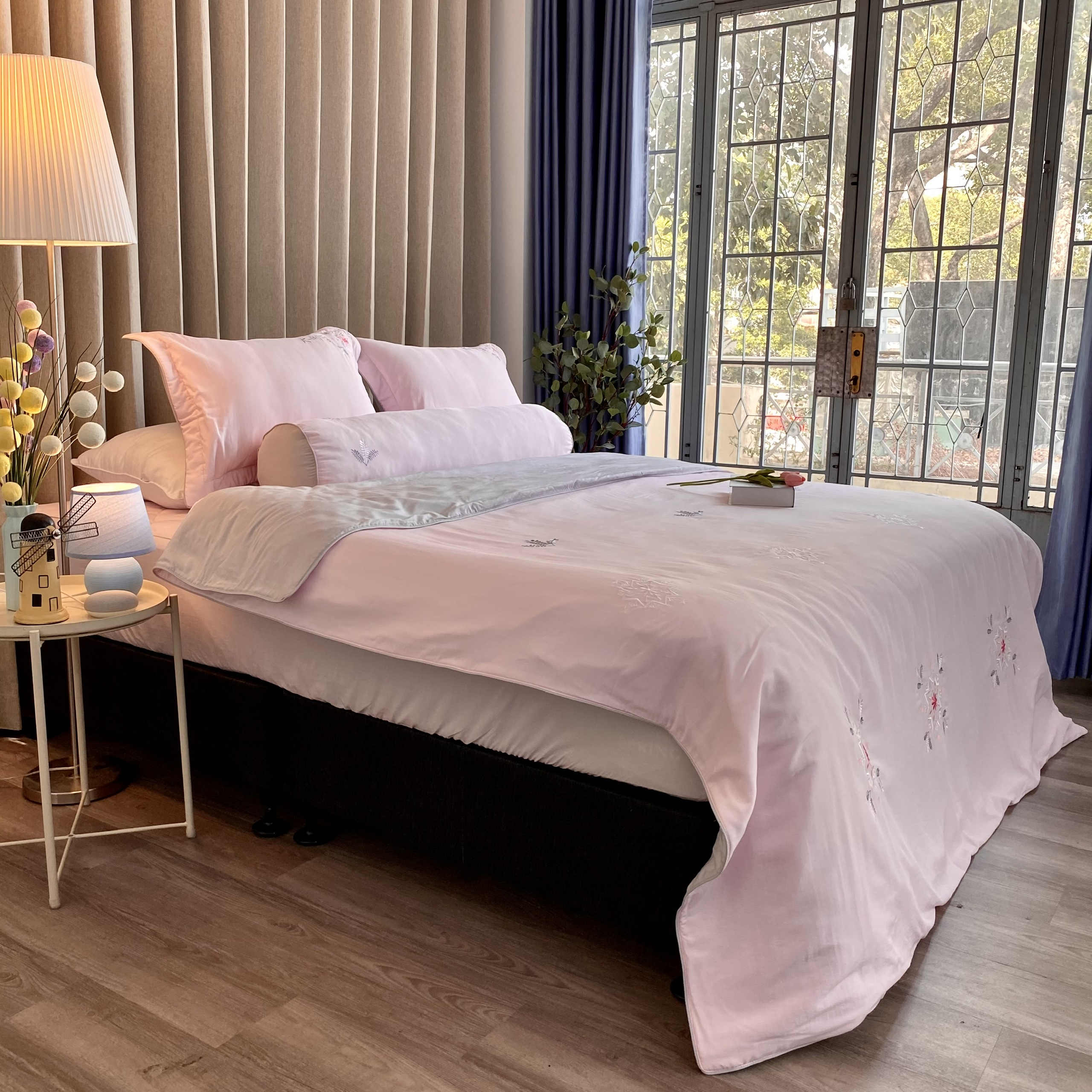 Chăn bốn mùa Hàn Quốc K-Bedding by Everon MicroTencel Hồng phối Xám KMTS101 200*220cm