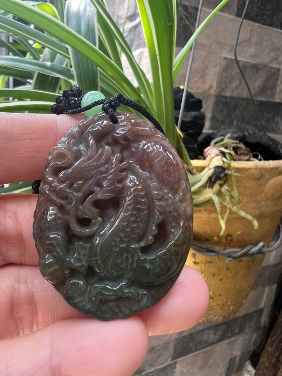 Mặt Dây Chuyền Oval Chạm Rồng Lượn Đá Casidon Size Ngang 46mm Dầy 7mm màu Hồng Xanh nhẹ đẹp ạ