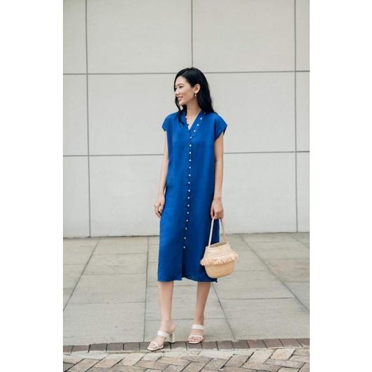 Đầm cổ V vai chờm khuy dọc linen.