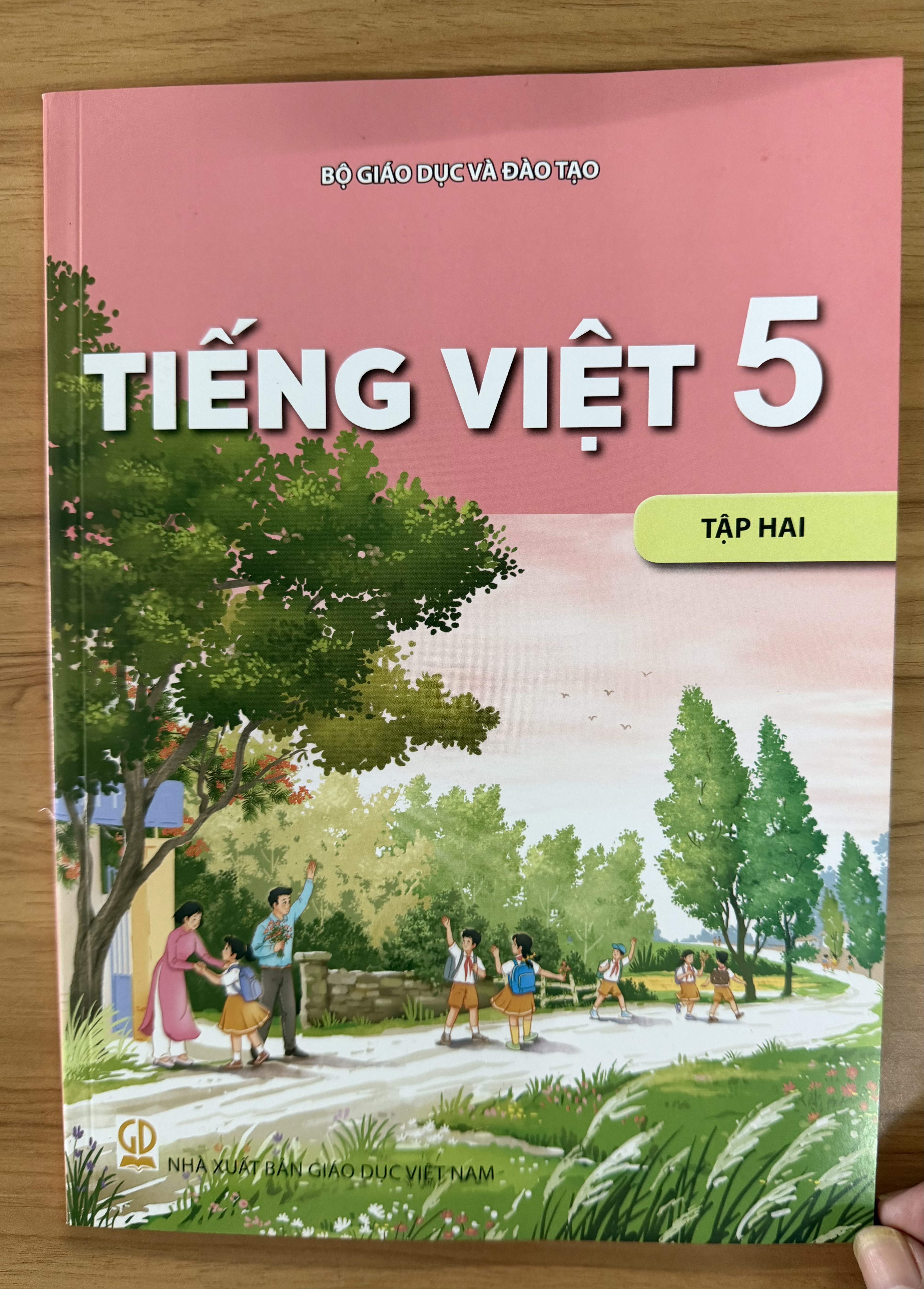 Sách giáo khoa Tiếng Việt 5- Tập hai- Kết Nối Tri Thức Với Cuộc Sống (Kèm bìa nilong bao sách, nhãn tên)