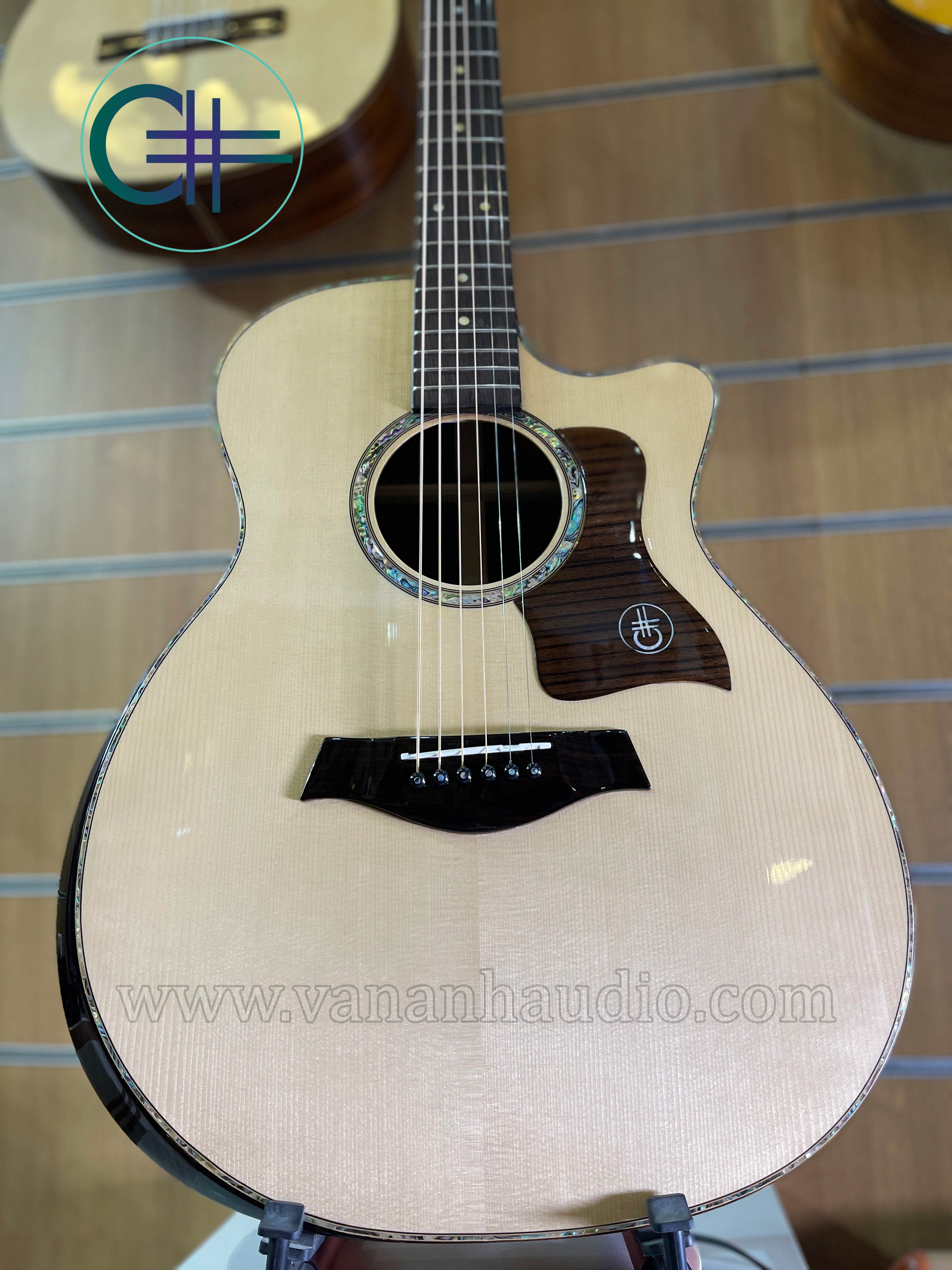 Đàn Guitar Acoustic Custom CL2022 (Khảm trai và ốc xà cừ )