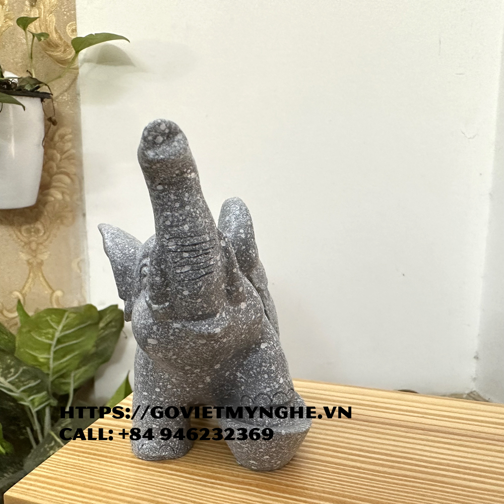 Tượng voi đá trang trí phong thủy dáng voi đạp thỏi vàng chiêu giữ tài lộc - Cao 11cm - Màu đá xám