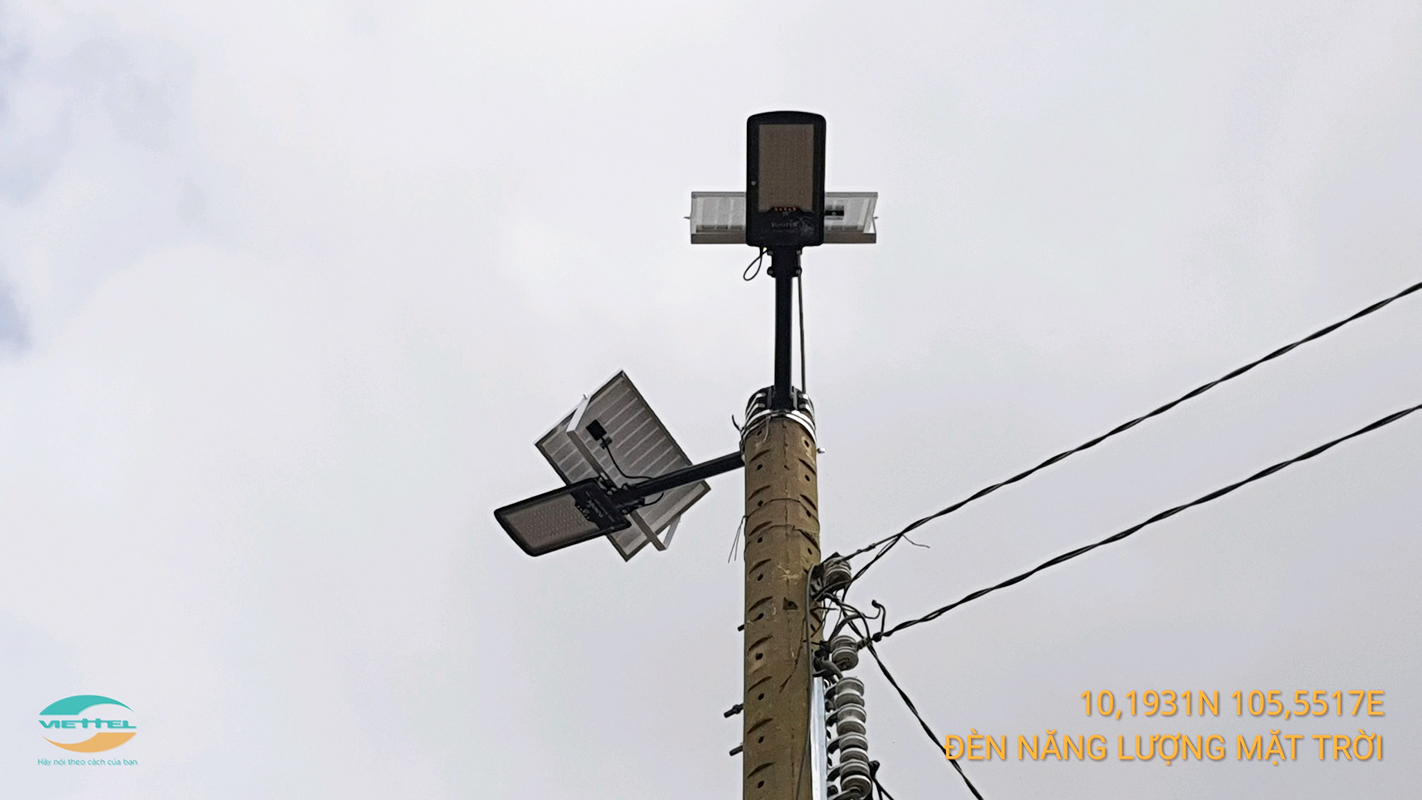 Đèn Đường Năng Lượng Mặt Trời SUNTEK LED Solar Street Light S2 120W - Chiếu sáng liên tục 38-40 giờ | Tuổi thọ 7-8 năm | Chống Nước/Bụi/Sét | Tự động Bật/Tắt | Điều khiển Từ xa - Hàng Chính Hãng - Bảo hành 36 tháng