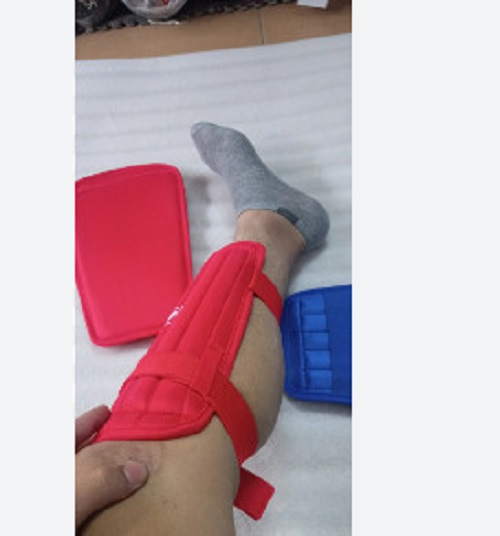 Đôi bảo vệ ống đồng KS533, bên trong lót EVA cực êm và chuyên dùng để bảo vệ chân khi tập luyện, thi đấu võ thuật.