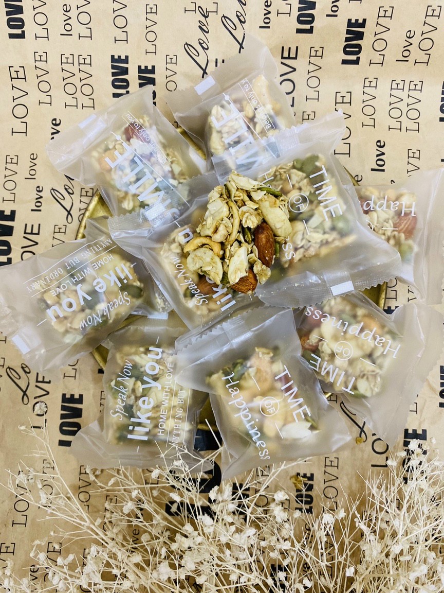 Thanh Granola bar siêu hạt - 100% vị ngọt hoàn toàn từ mật ong và đa dạng các loại hạt dinh dưỡng nhà HOLINUT