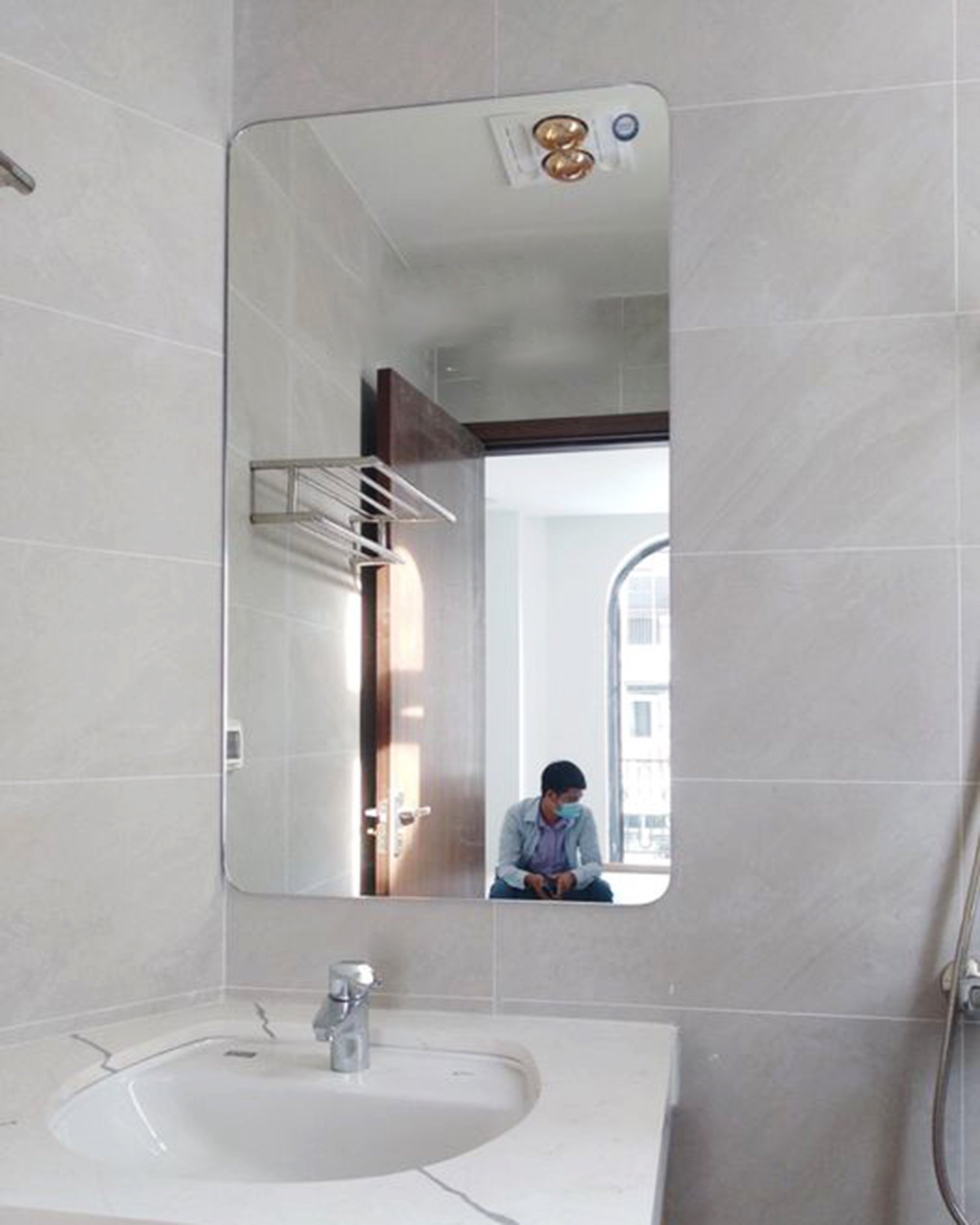 Gương Led Cảm Ứng Treo Tường Hình Chữ Nhật Đứng Cao Cấp DLQ INTERIORS Trang Trí Nhà Cửa, Phòng Tắm
