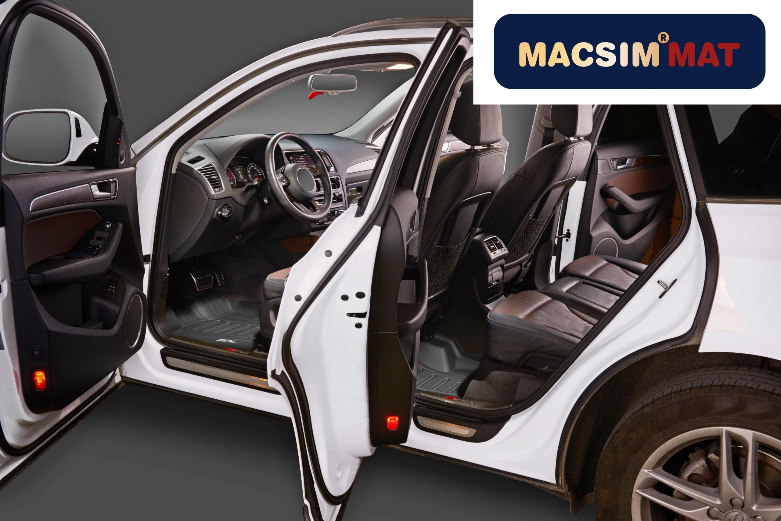 Thảm lót sàn xe ô tô  Audi Q5 2009 - 2018 Nhãn hiệu Macsim 3W chất liệu nhựa TPE đúc khuôn cao cấp - màu đen