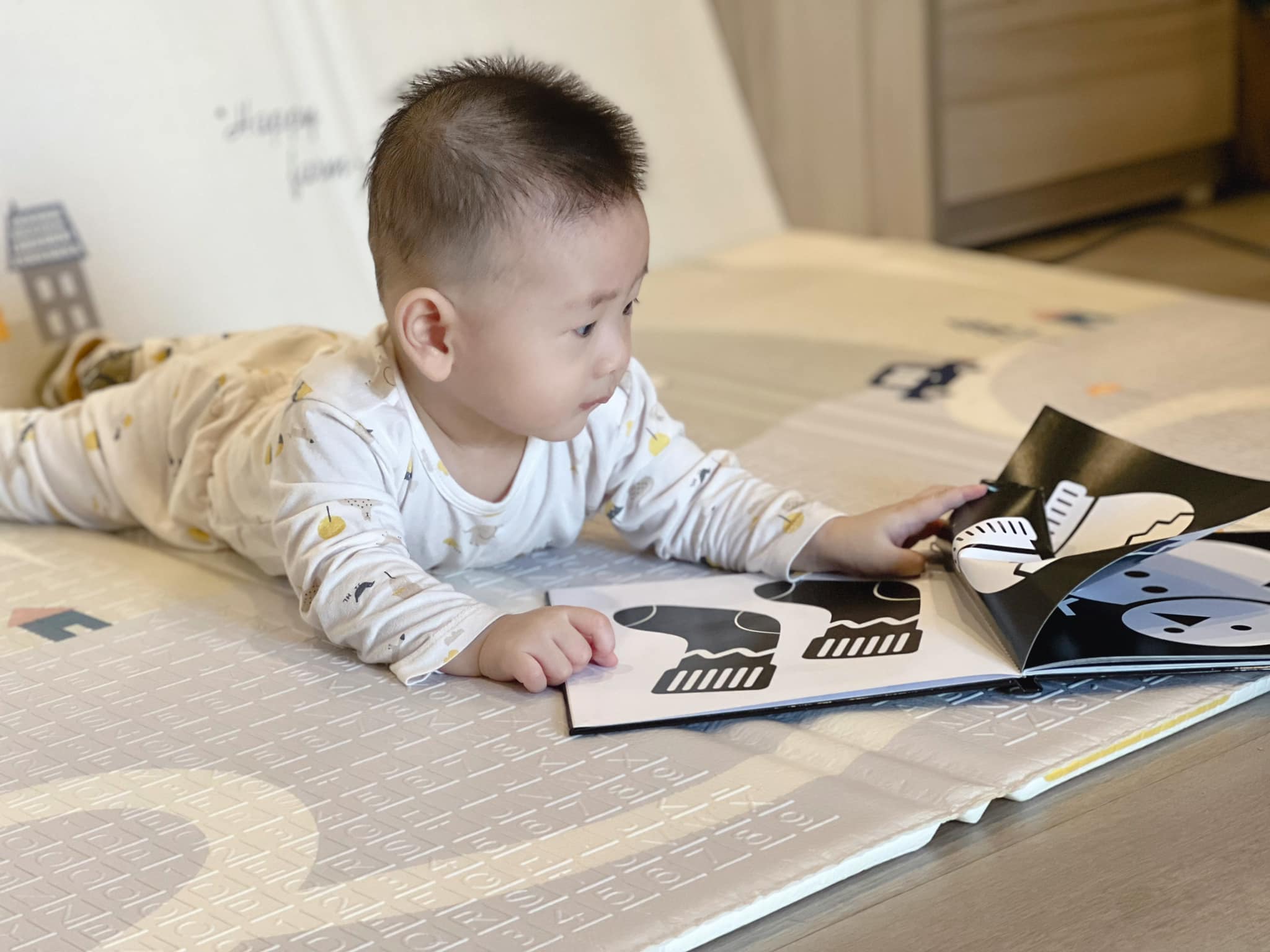 Sách cho bé - Trò Chơi Kích Thích Thị Giác - Màu Sắc - Sách bìa cứng - Dành cho trẻ 0-3 tuổi