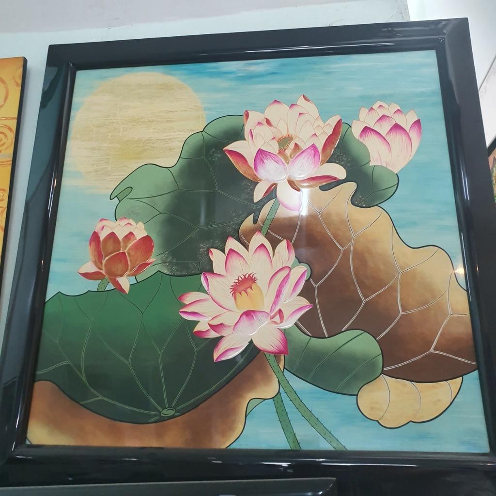 Tranh sơn mài hoa sen cao cấp Thanh Bình Lê 80x80 cm có khung sơn mài đẹp