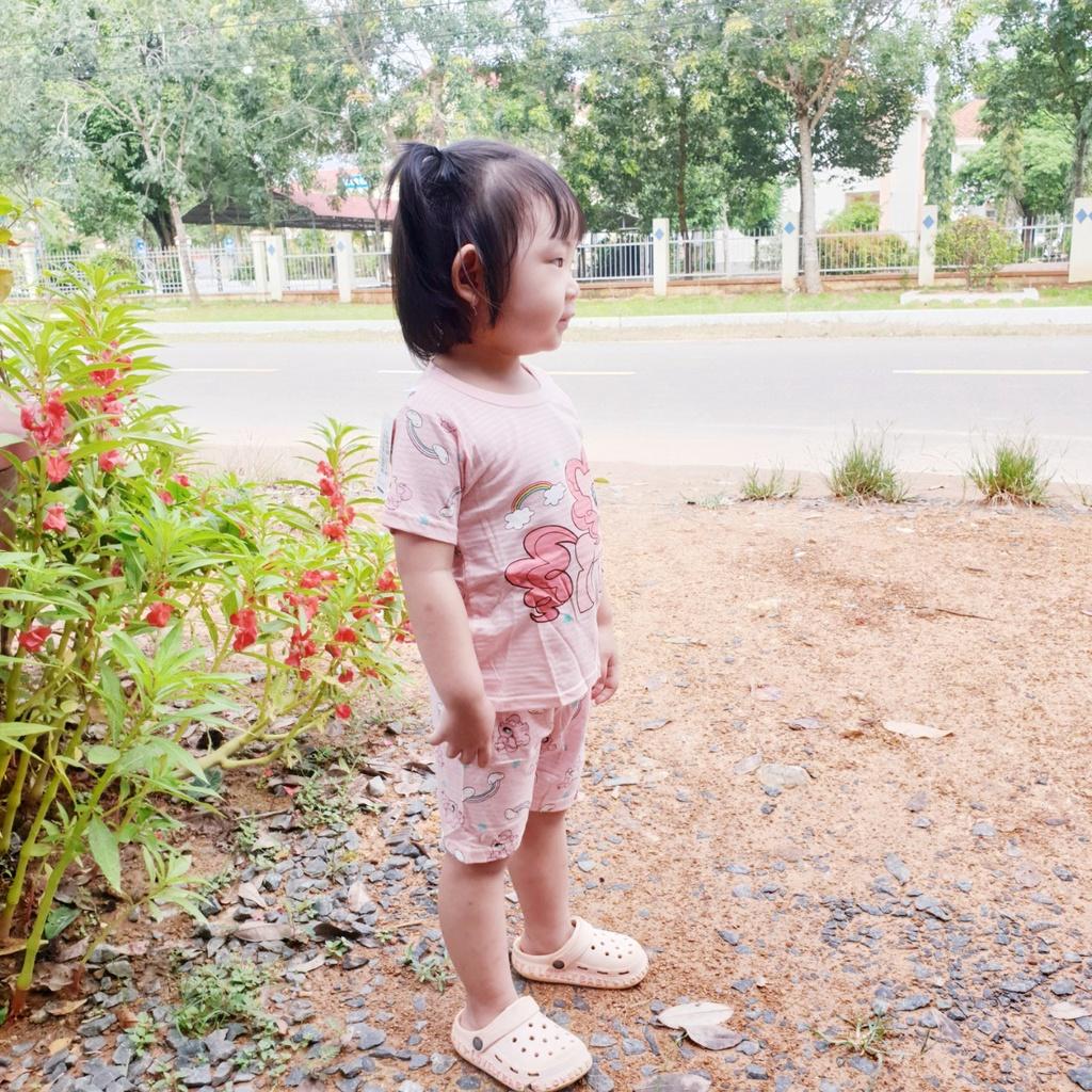 Đồ bộ mặc nhà cho bé gái hình nhựa hồng - chất liệu mềm nhẹ, màu sắc tươi sáng phù hợp cho bé từ 6 tháng - 3 tuổi