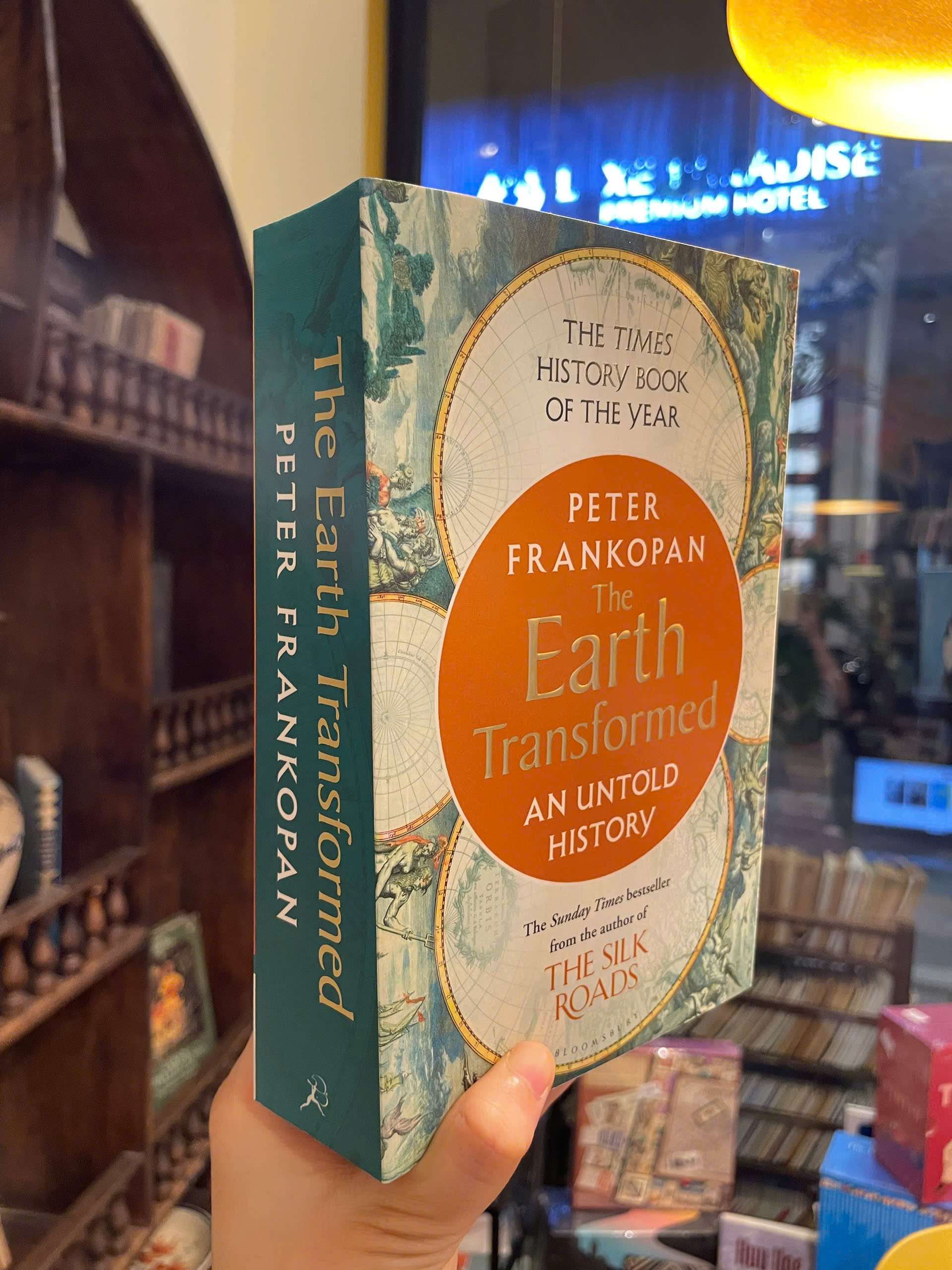 Sách - The Earth Transformed: An Untold History by Peter Frankopan - History/Nonfiction English book