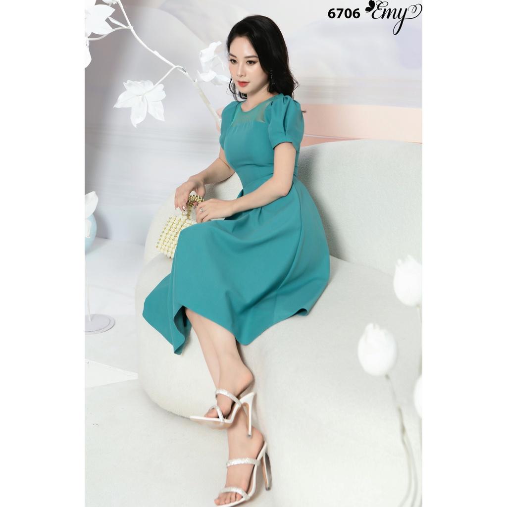 Đầm EMY EM6706 Xoè Nền Xanh Cổ Tròn Phối Lưới