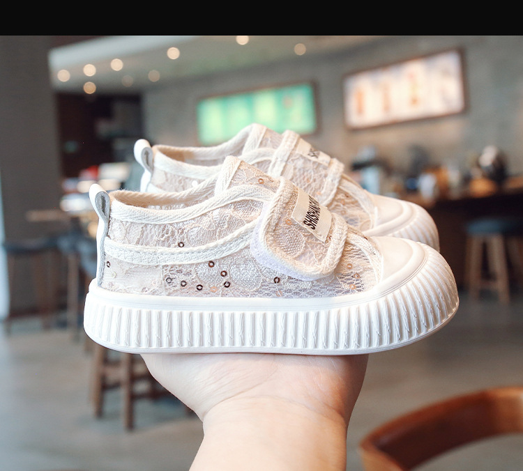 Giày sneaker thể thao cho bé gái phong cách dễ thương – GTE2048