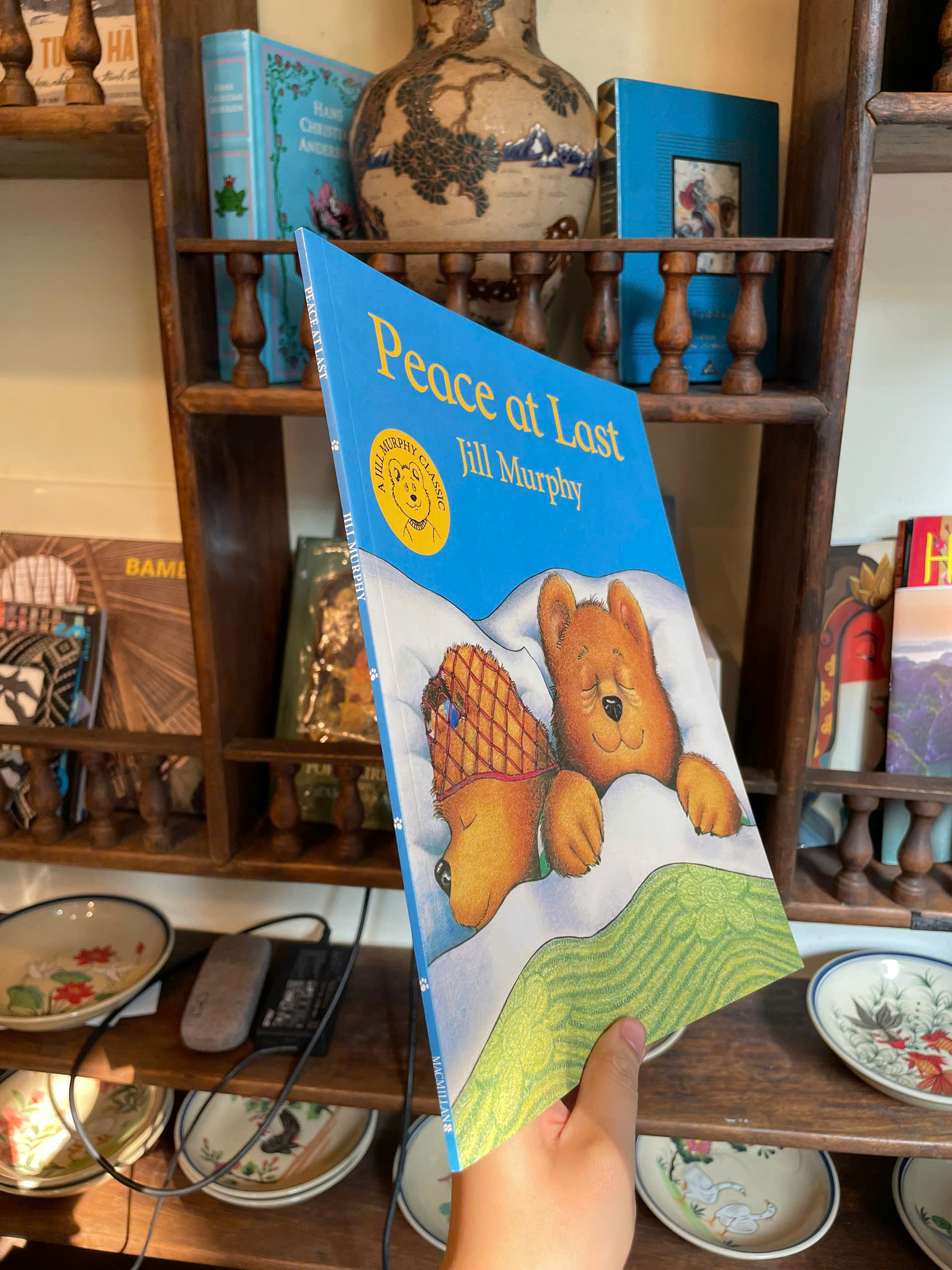 Sách - Peace at Last by Jill Murphy - Children Picture Story book in English UK - Sách Ngoại Văn