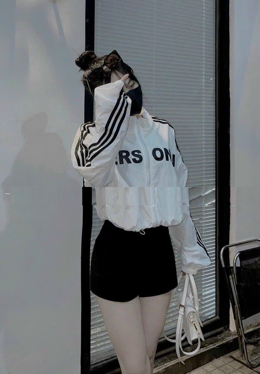 Áo Khoác dù PERS-ONA Croptop Nữ Dây Rút Lai logo in nổi phối Sọc Tay cá tính phái nữ, áo khoác lửng gió nhẹ thể thao
