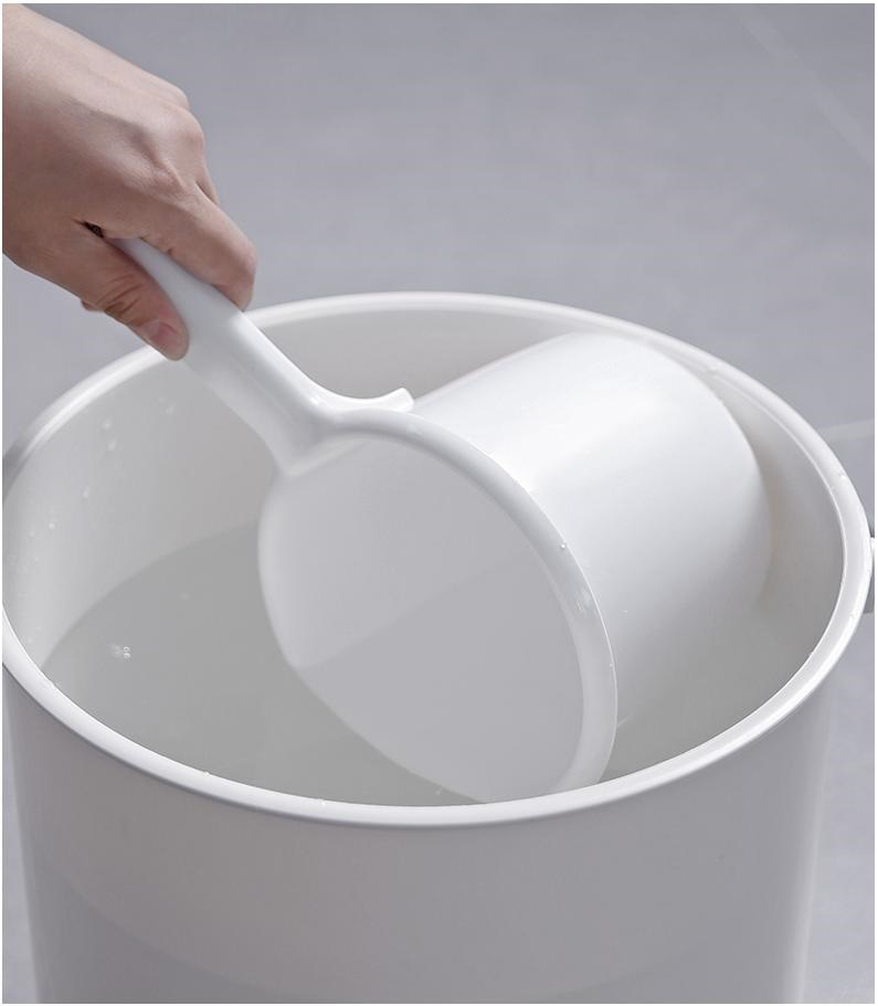 Combo gáo nước 1.3L + vỉ 5 chiếc móc treo quần áo - made in Japan
