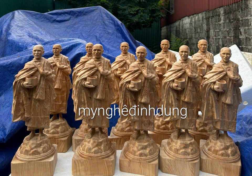 Tượng thầy thích minh tuệ bằng gỗ ngọc am thơm nức kt cao 40x14x13cm