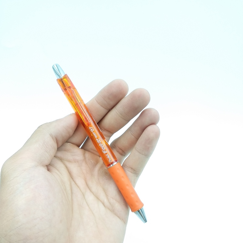 Bút Bi Bấm Pentel 0.7 BX477F - Màu Cam