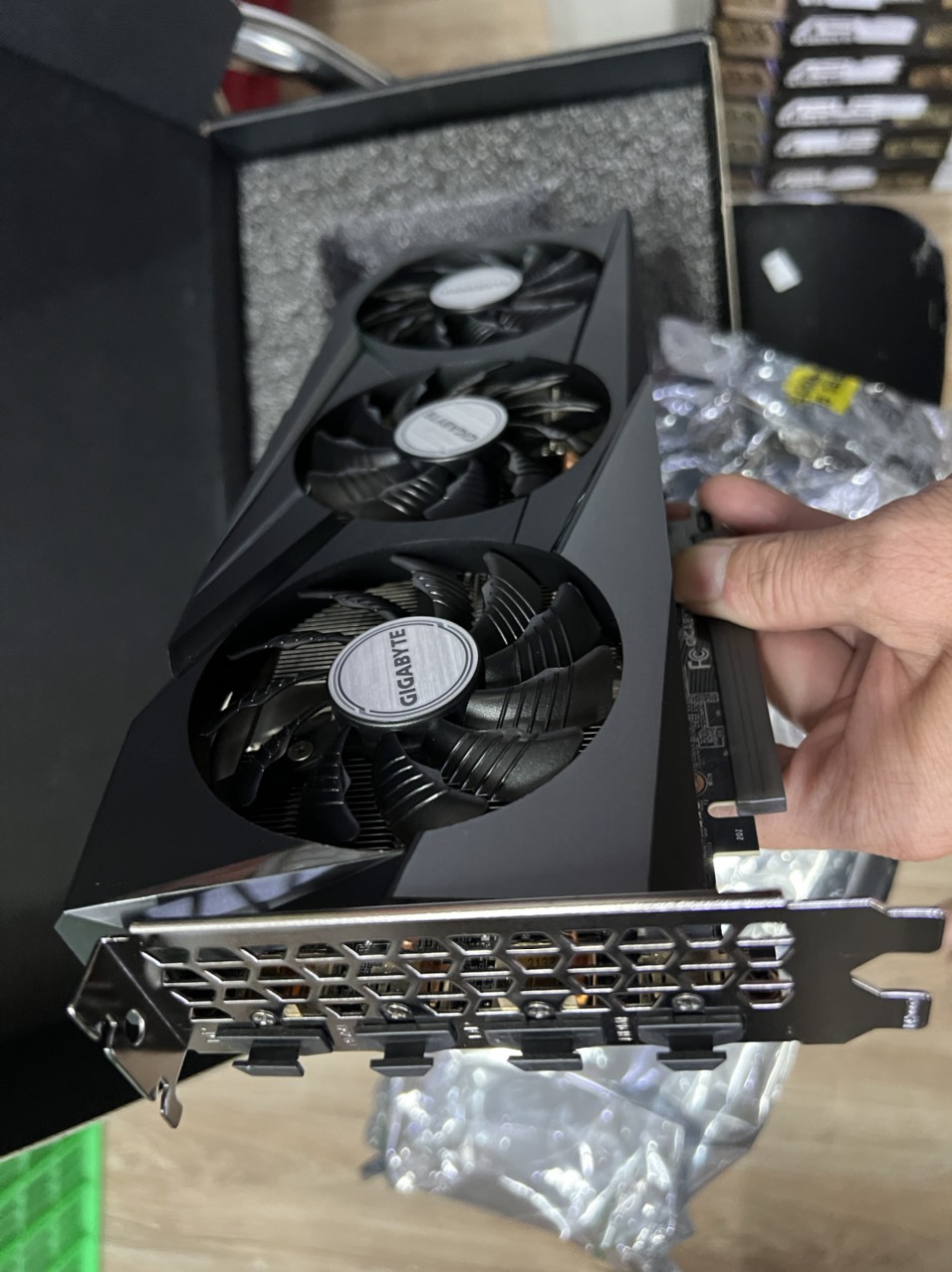 VGA (Cạc màn hình) GIGABYTE GeForce RTX 3060 GAMING OC 12G - HÀNG CHÍNH HÃNG