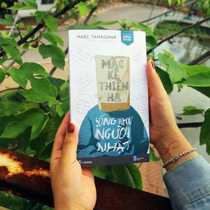 Sách - Mặc Kệ Thiên Hạ - Sống Như Người Nhật (tặng kèm bookmark)