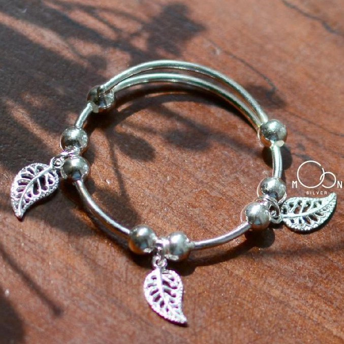 Lắc Tay Bạc Cứng Charm Hình Lá
