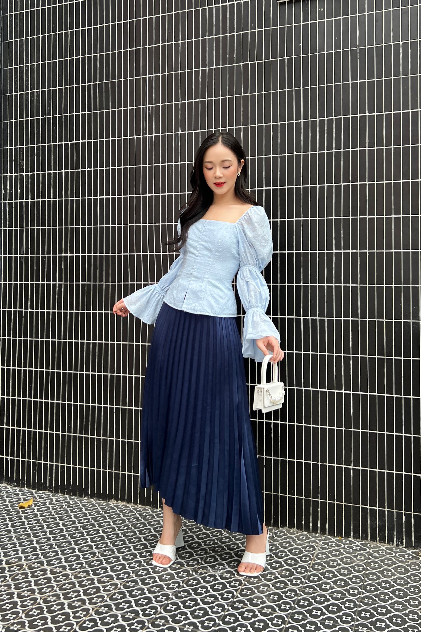 OLV - Chân váy Satin Pleated Skirt in Navy