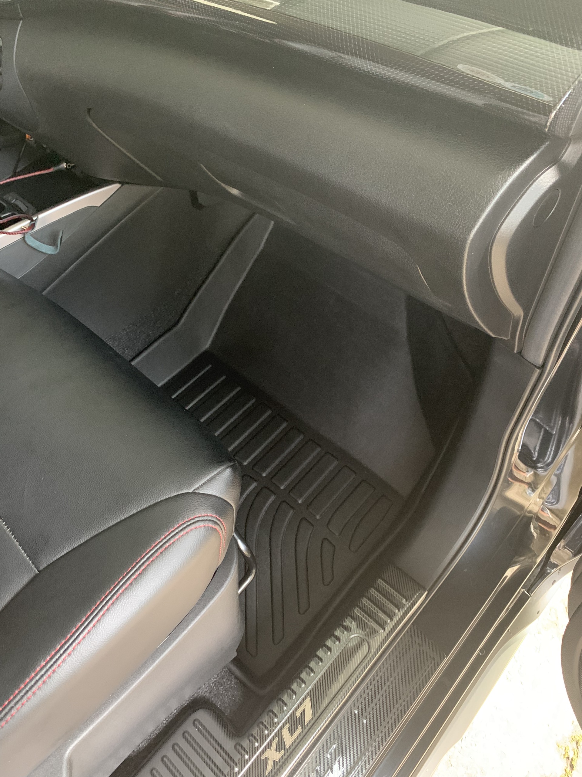 Thảm lót sàn xe ô tô Suzuki XL7 2019-tới nay Nhãn hiệu Macsim chất liệu nhựa TPE cao cấp màu đen