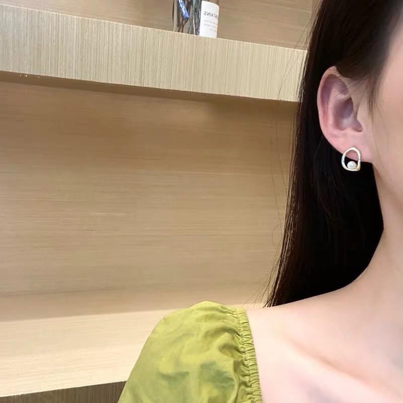 E023 Bông tai khuyên tai hình tròn đính hạt trai vintage