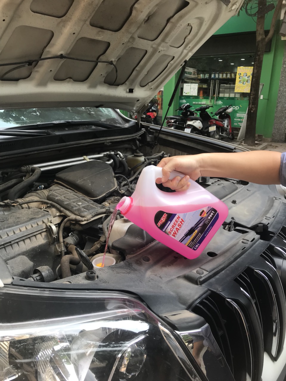 Nước rửa kính ô tô FOCAR SUMMER Screen Wash 2.75L  - Can Nước rửa kính  xe hơi FOCAR màu hồng, chống xước kính, công nghệ BIOTEC-S  loại nước rửa kính đổ liền không cần pha ISO 9001:2015