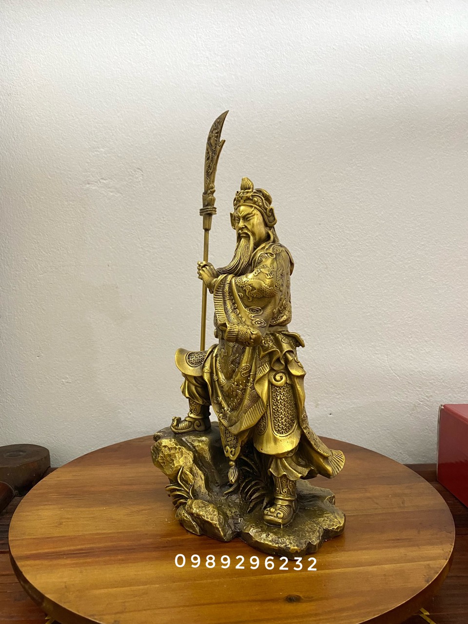 Tượng Quan Công gác chân trấn ải bằng đồng vàng