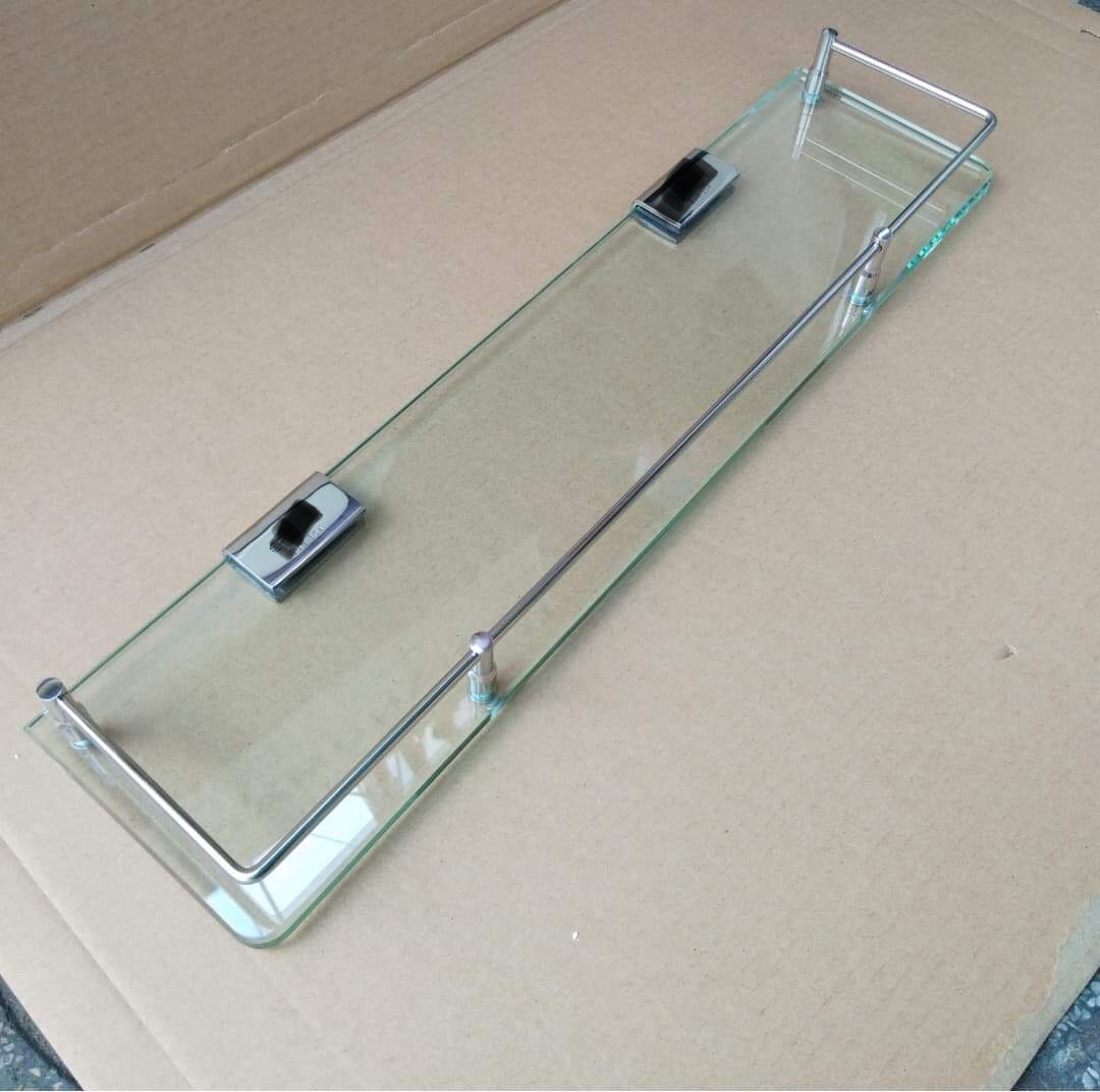 Kệ kính nhà tắm inox 304, chân được tiện Lục Bình rất đẹp.