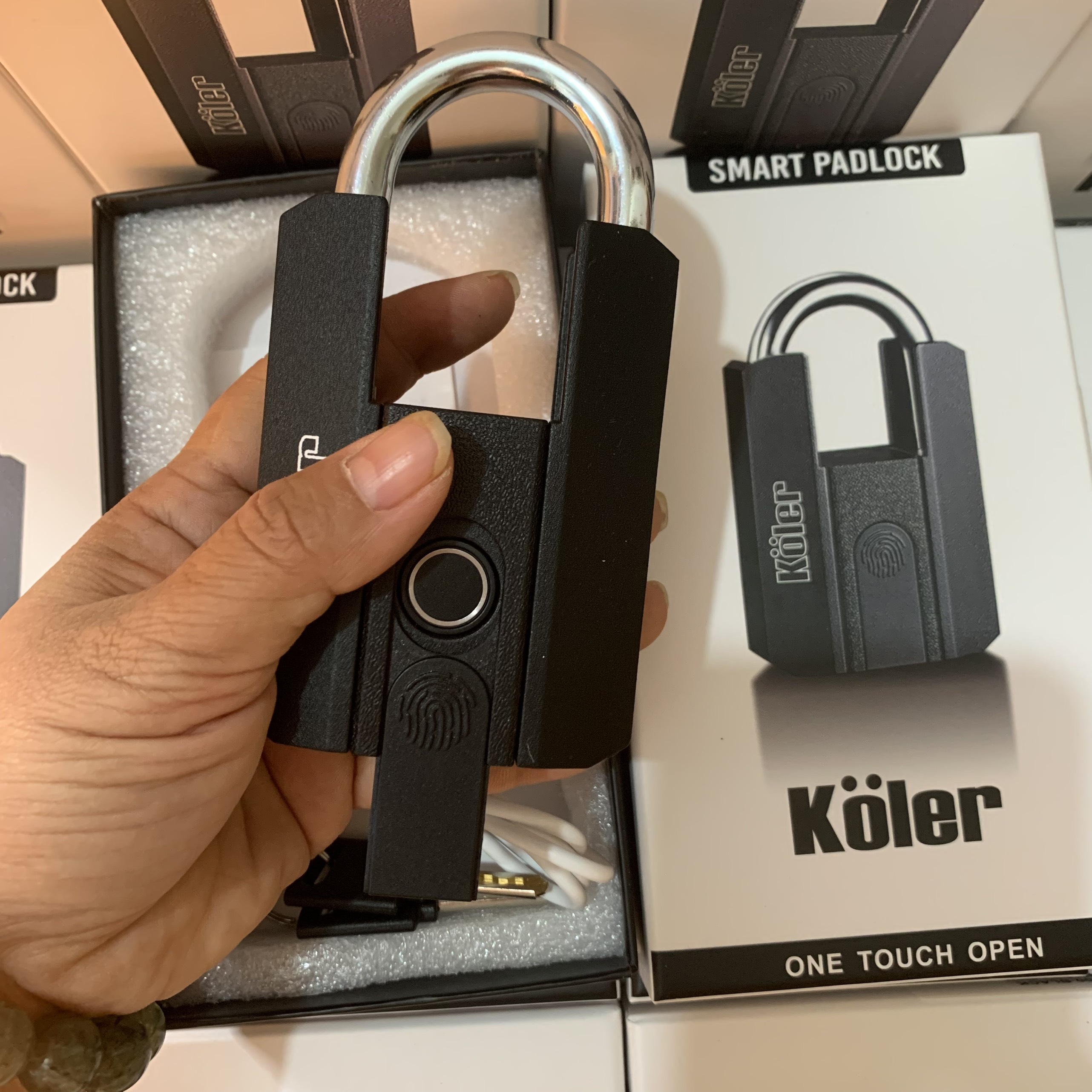 Khóa Móc Vân Tay Chống Cắt KOLER. Mở Bằng APP, Vân Tay Và Chìa Cơ. Tiện Lợi Chống Nước.