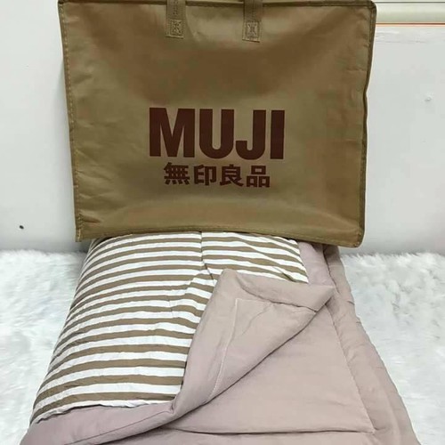 Chăn kẻ ngang Muji xuất nhật Kích thước : 2x2,3m.