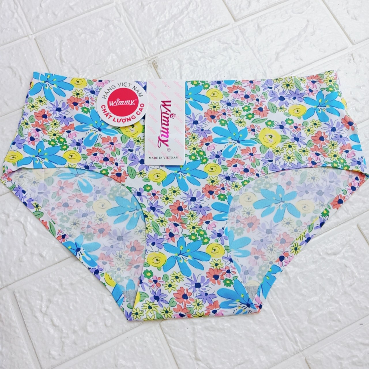Combo 10 quần lót Su bông. Quần được thiết kết ôm sát vòng 3 tạo sự thoáng mát dễ chịu.