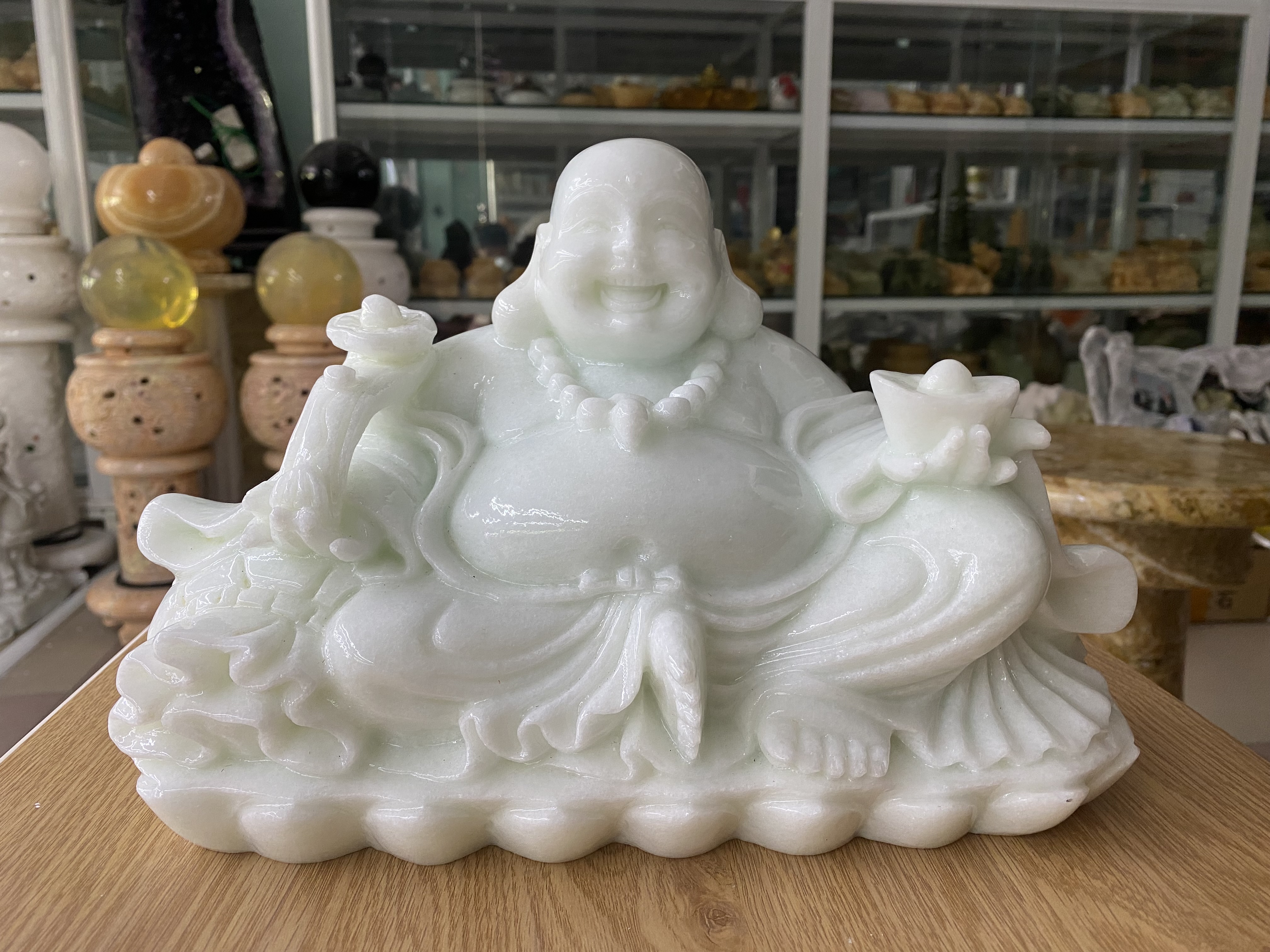 Tượng Phật Di Lặc Ngồi Phong Thuỷ Cười Hoan Hỉ Đá Cẩm Thạch Trắng - dài 30cm