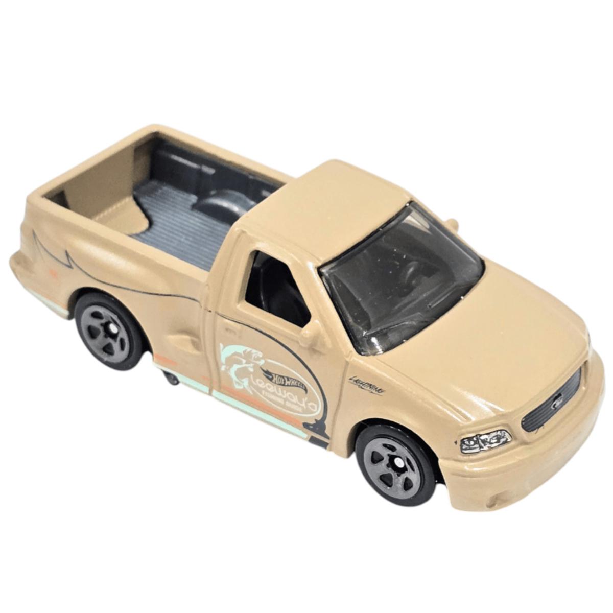 Siêu Xe Hot Wheels C4982 - 94/250 - 99 Ford F-150 SVT Lightning (Mẫu Sản Phẩm Giao Ngẫu Nhiên)