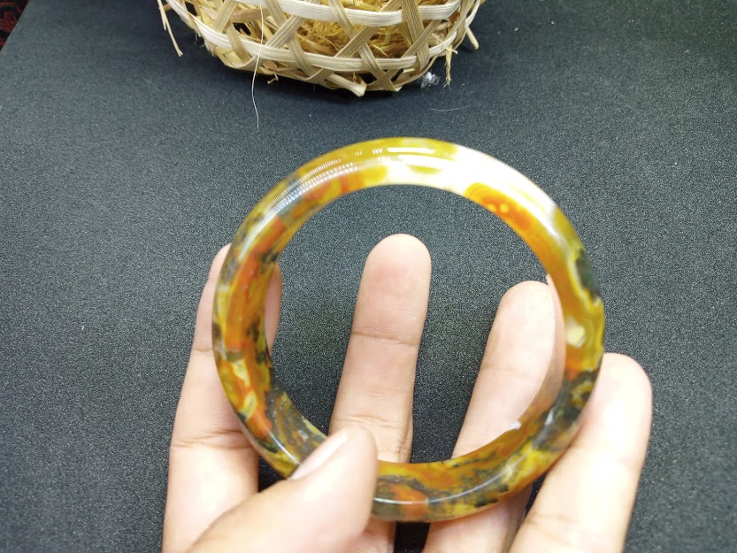 Vòng Tay Đá Tự Nhiên Liền Khối