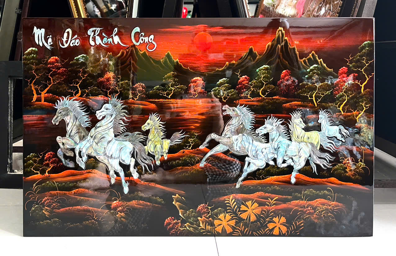 TRANG SƠN MÀI KHẢM XÀ CỪ MÃ ĐÁO THÀNH CÔNG kích thước 50x80 cm ( tặng kèm khung)