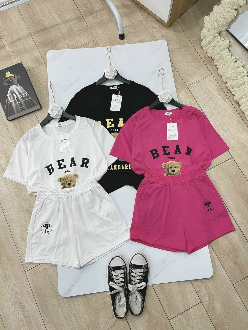 đồ bộ nữ KN Bear gấu mặc nhà,  Đồ Bộ Nữ Set Bộ Lửng Thun giá tốt, Bộ mặc nhà nữ mùa hè, Bộ đùi nữ hình gấu 4 màu, Đồ Bộ Nữ mặc nhà Cotton form rộng thời trang cho mùa hè Phong cách Hàn siêu đẹp