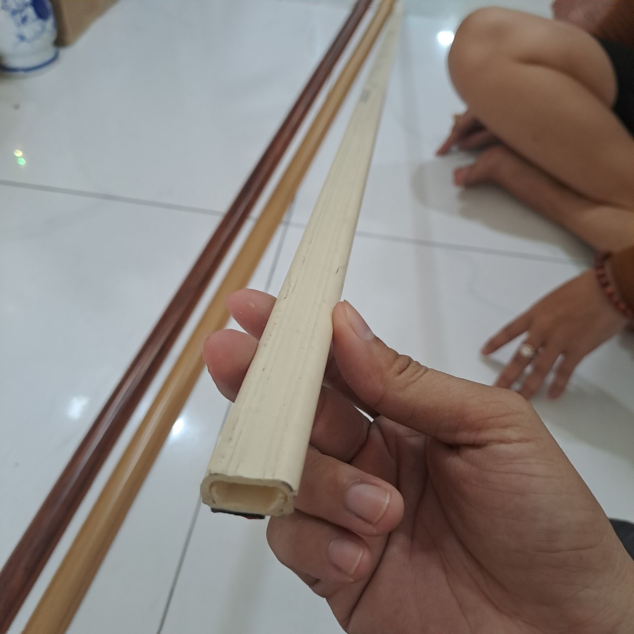Nẹp Luồn Dây Điện Bán Nguyệt MAH03