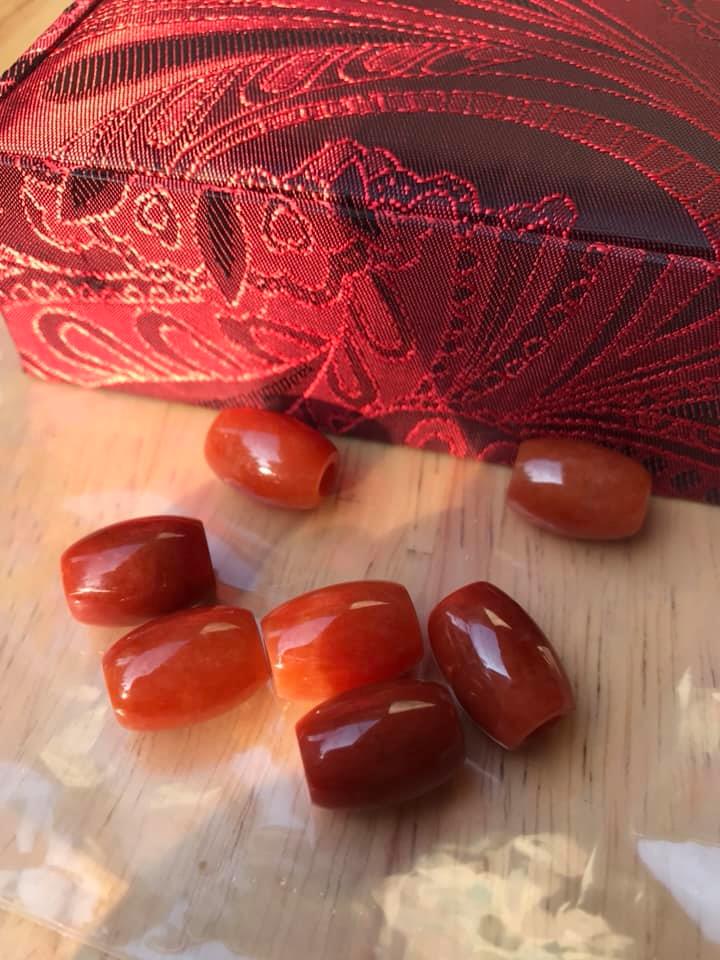 HẠT LU ĐÁ CẨM THẠCH TỰ NHIÊN ĐỎ CAM BÓNG ĐẸP LÀM MẶT DÂY CHUYỀN và PHỐI VÒNG TAY NỮ MỆNH HỎA THỔ Size HẠT LU Dài 16mm x dầy 12mm