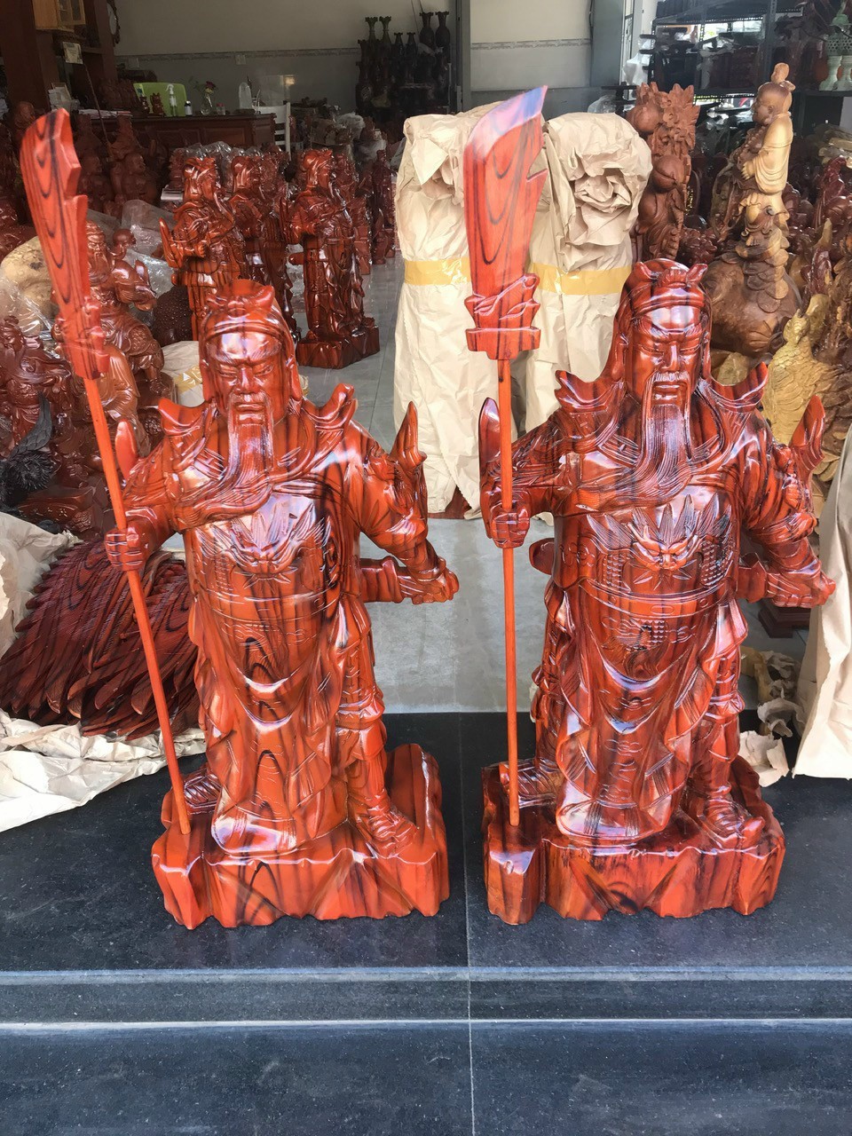 Tượng quan công gỗ xà cừ nguyên khối cao 70 cm