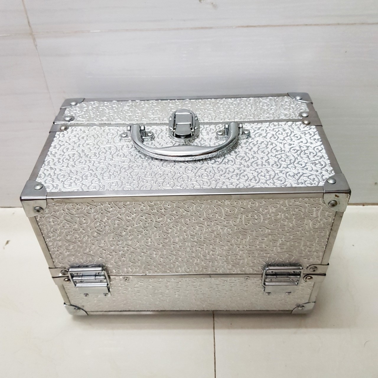 Thanh lý cốp xuất khẩu cao cấp bọc góc viền cạnh, đựng đồ phun xăm, nail, nối mi, mỹ phẩm make up trang điểm quai inox size 30x20x25cm