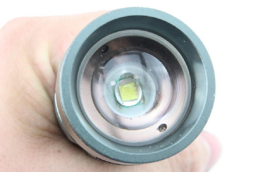 Đèn pin cầm tay siêu sáng công suất lớn T6 ( Tặng đèn pin mini bóp tay không dùng pin  )