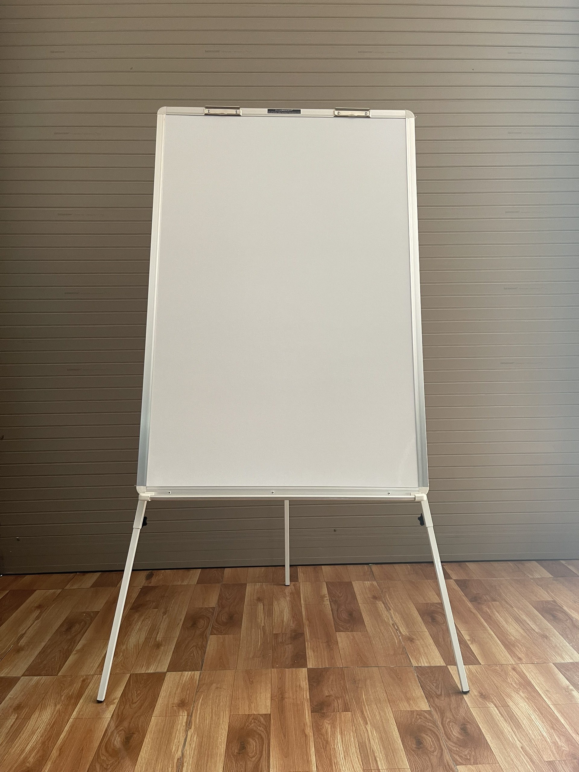 Bảng flipchart chân gấp 3 chân Poly Taiwan 120x80 - Trắng