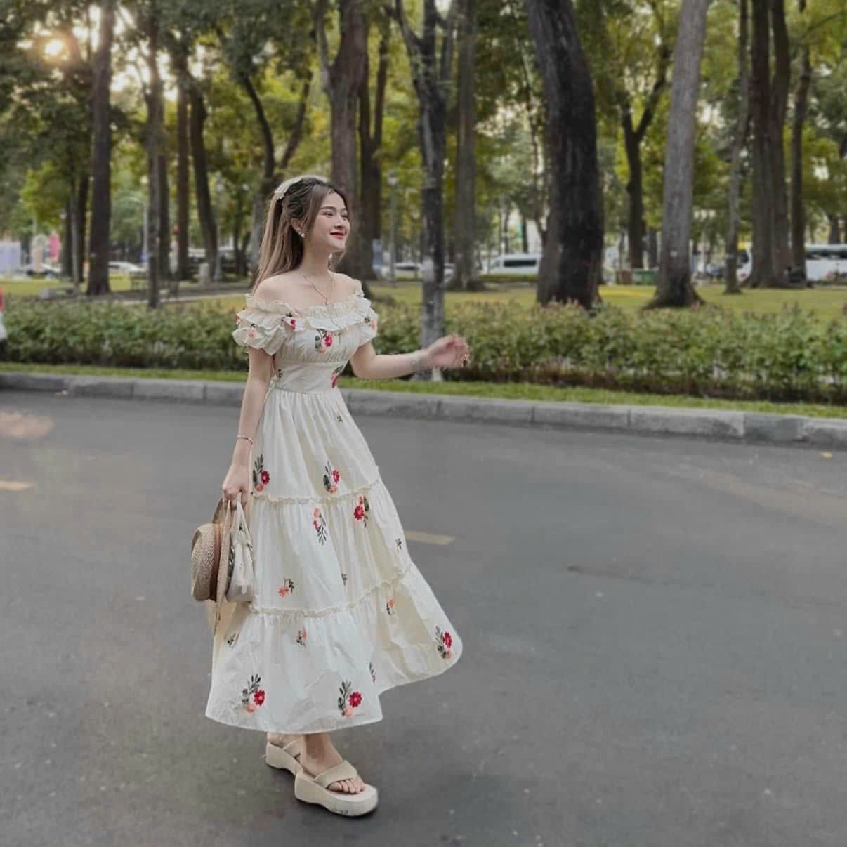 ĐẦM NHÚNG BÈO MÀU Y HÌNH