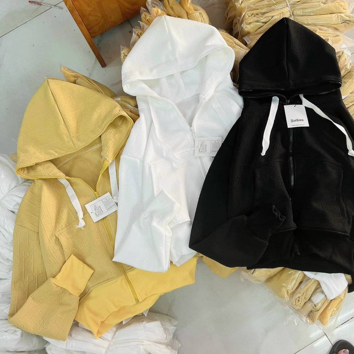 Áo khoác lửng kiểu croptop nữ chất vải xốp nón 2 lớp vải chính tay phồng dây kéo phao siu hot, Áo khoác nữ HOODIE chống nắng form rộng, nón rộng tay dài DÂY RÚT KHOÁ ZIP TAY PHỒNG